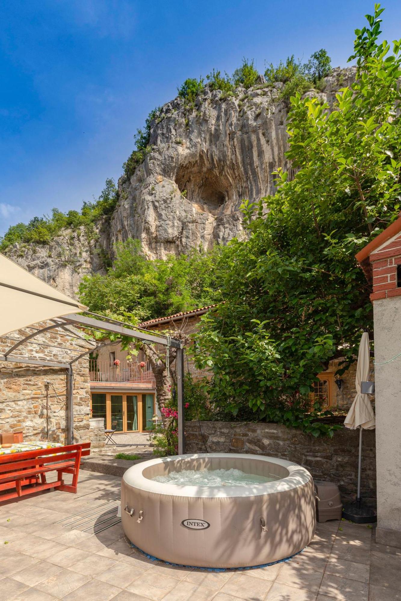 Апартаменти Under The Rock House In Osp With Hot Tub Екстер'єр фото