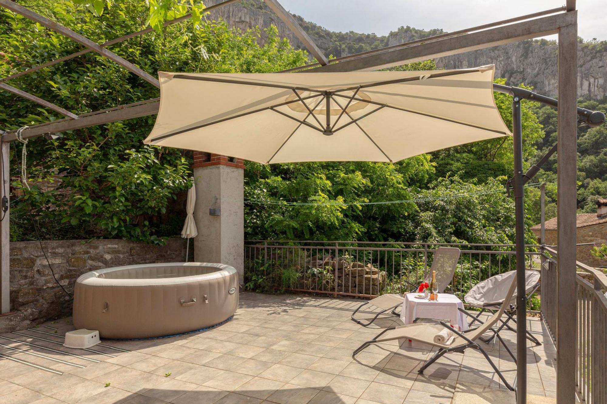 Апартаменти Under The Rock House In Osp With Hot Tub Екстер'єр фото